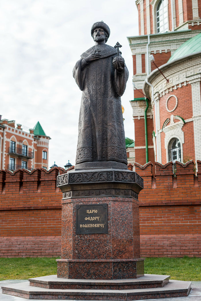 Памятник Федору Иоанновичу. Фото: Алексей Комелин